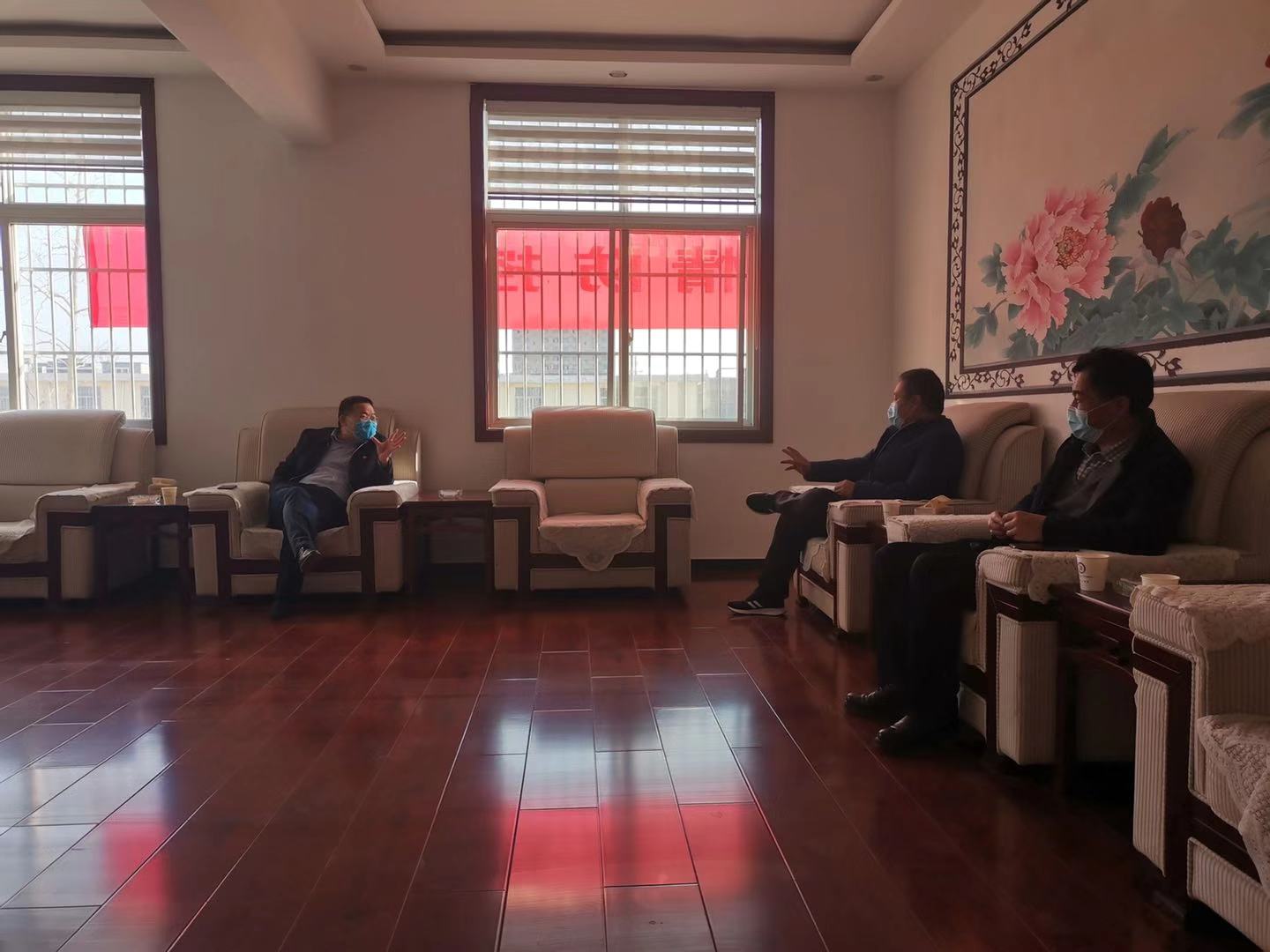天大清源负责人与镇政府领导进行疫情防控交流